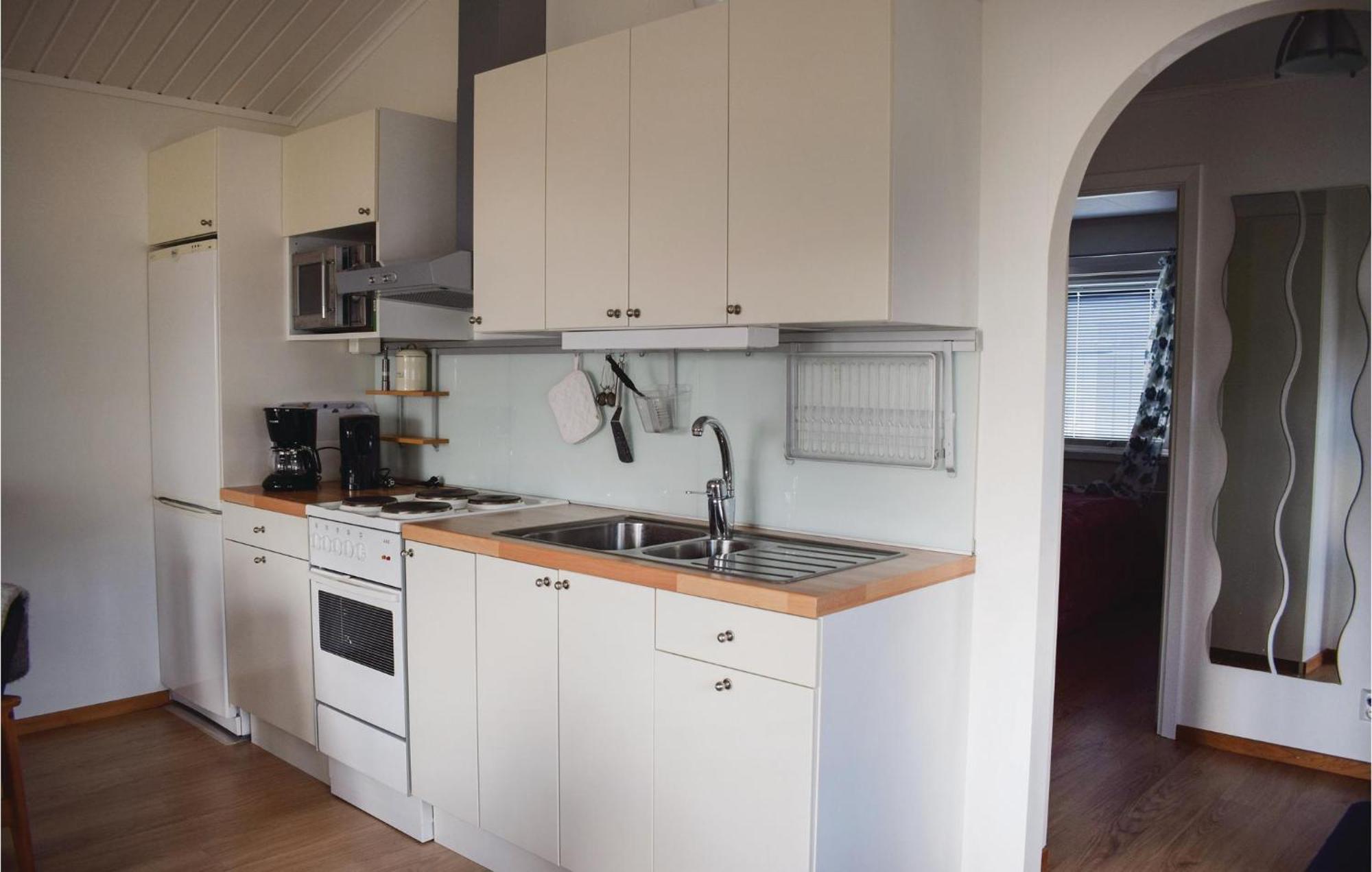 Amazing Home In Loettorp With House Sea View Esterno foto