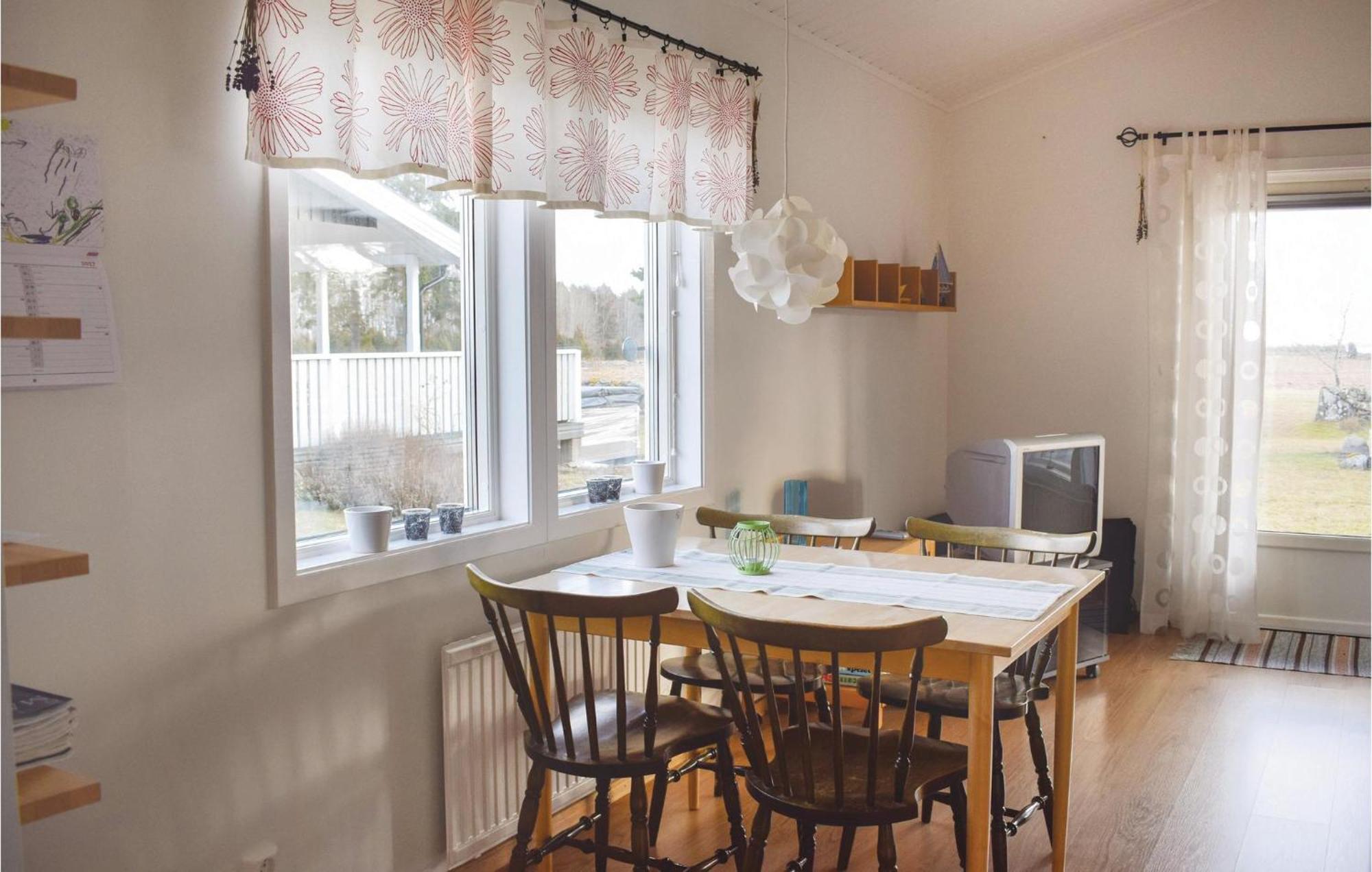 Amazing Home In Loettorp With House Sea View Esterno foto